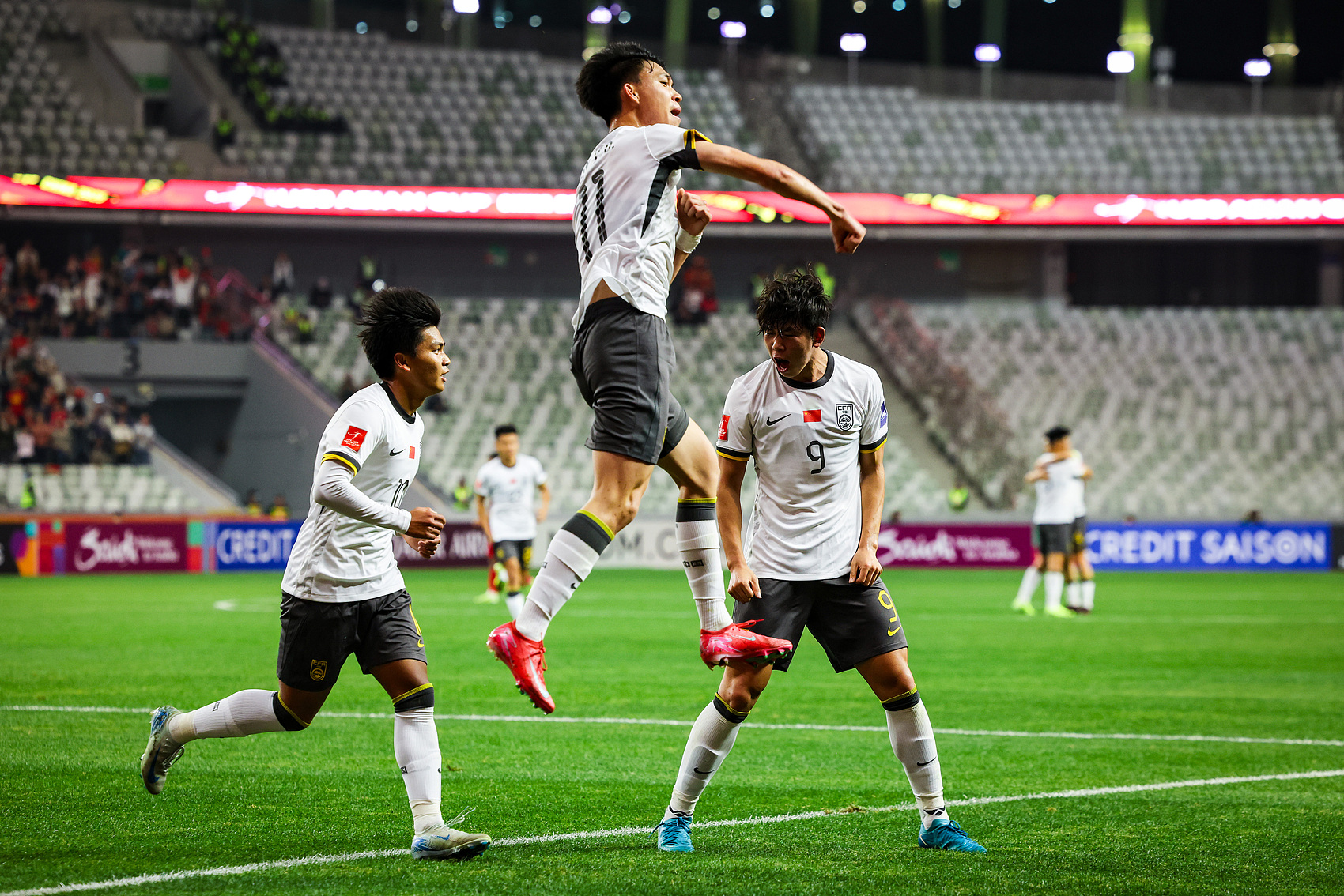  全面壓制！國青半場控球率高達(dá)7成，射門比9-3，造對方3張黃牌