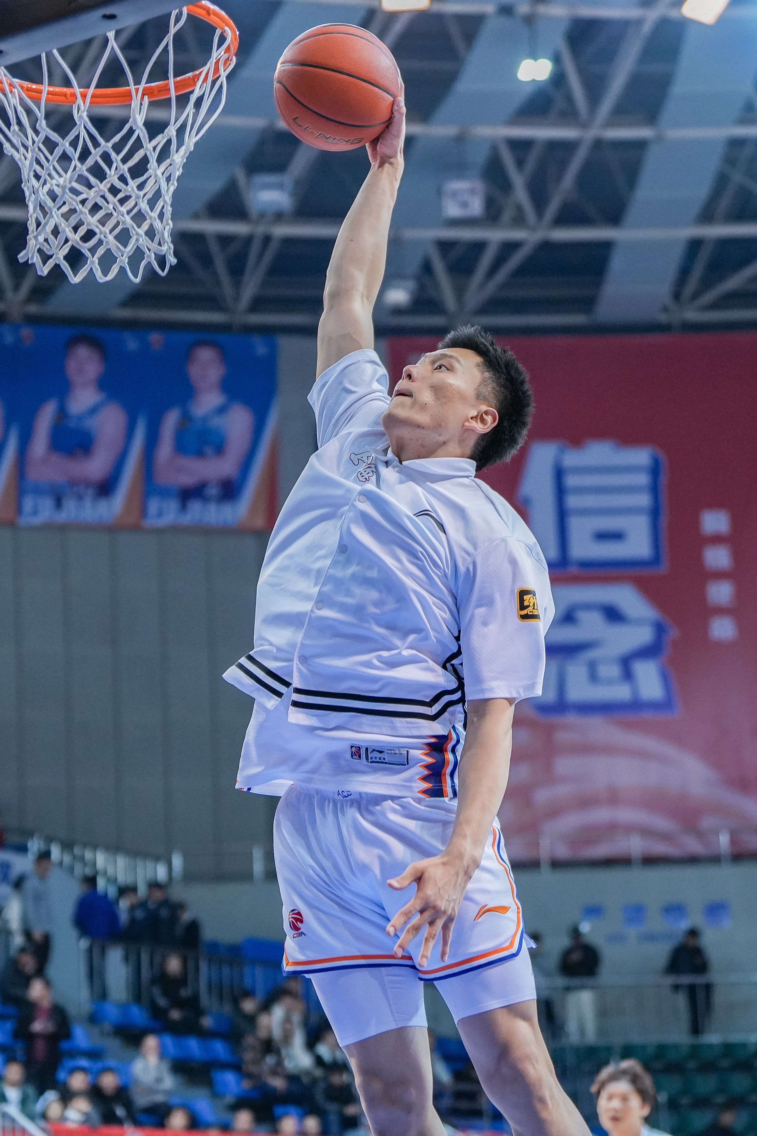  持續(xù)漲球！上海男籃“李花”組合—李弘權(quán)、李添榮