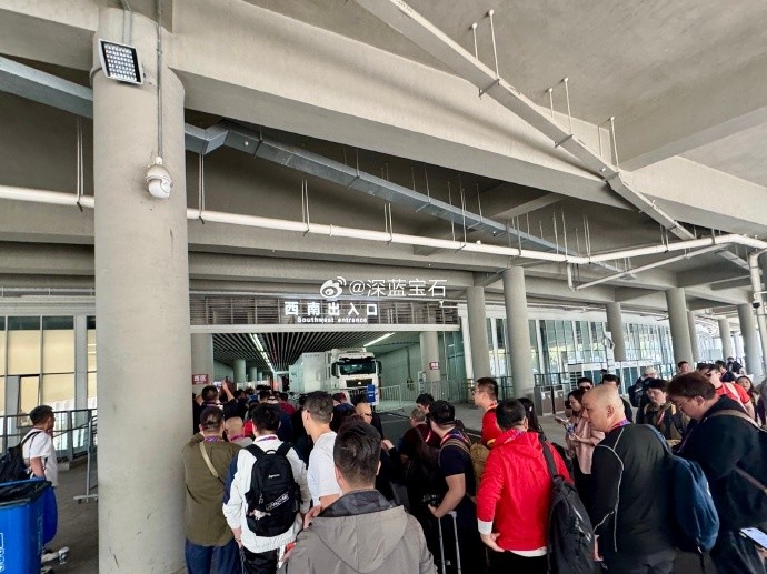  盛況空前！記者曬照：距離中澳之戰(zhàn)還有三小時，現(xiàn)場記者已超百名