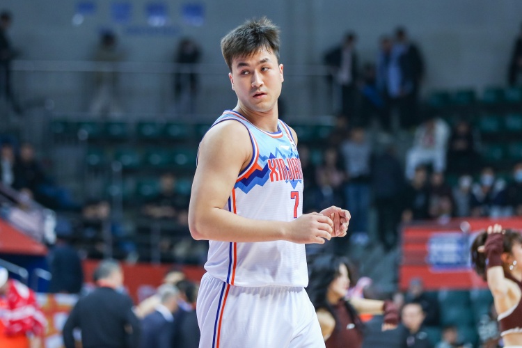  防到5犯被提前罰下！艾孜麥提全場9中3 貢獻9分1板1斷