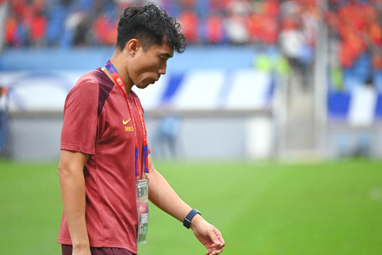  滬媒：單后腰讓國足防守承受更大壓力，若鄭智沒退役或能勝任