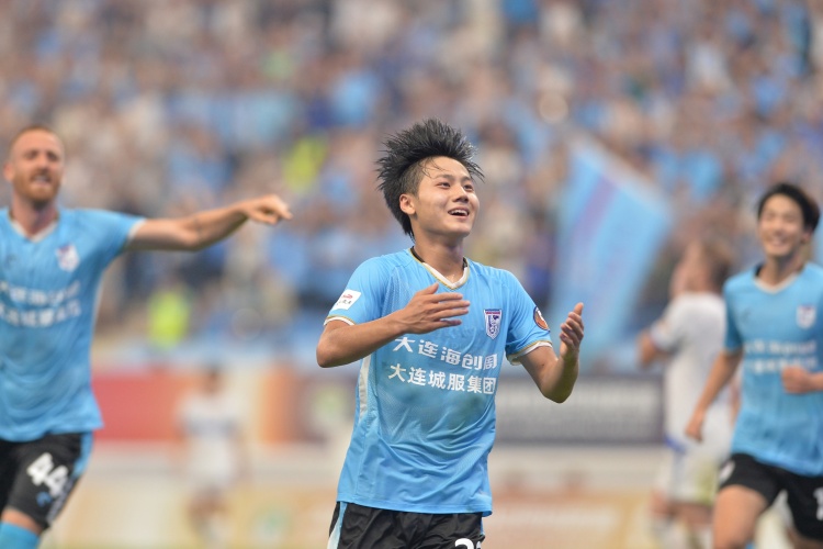  19歲國青小將毛偉杰進(jìn)入大連英博戰(zhàn)泰山首發(fā)，將迎中超首秀
