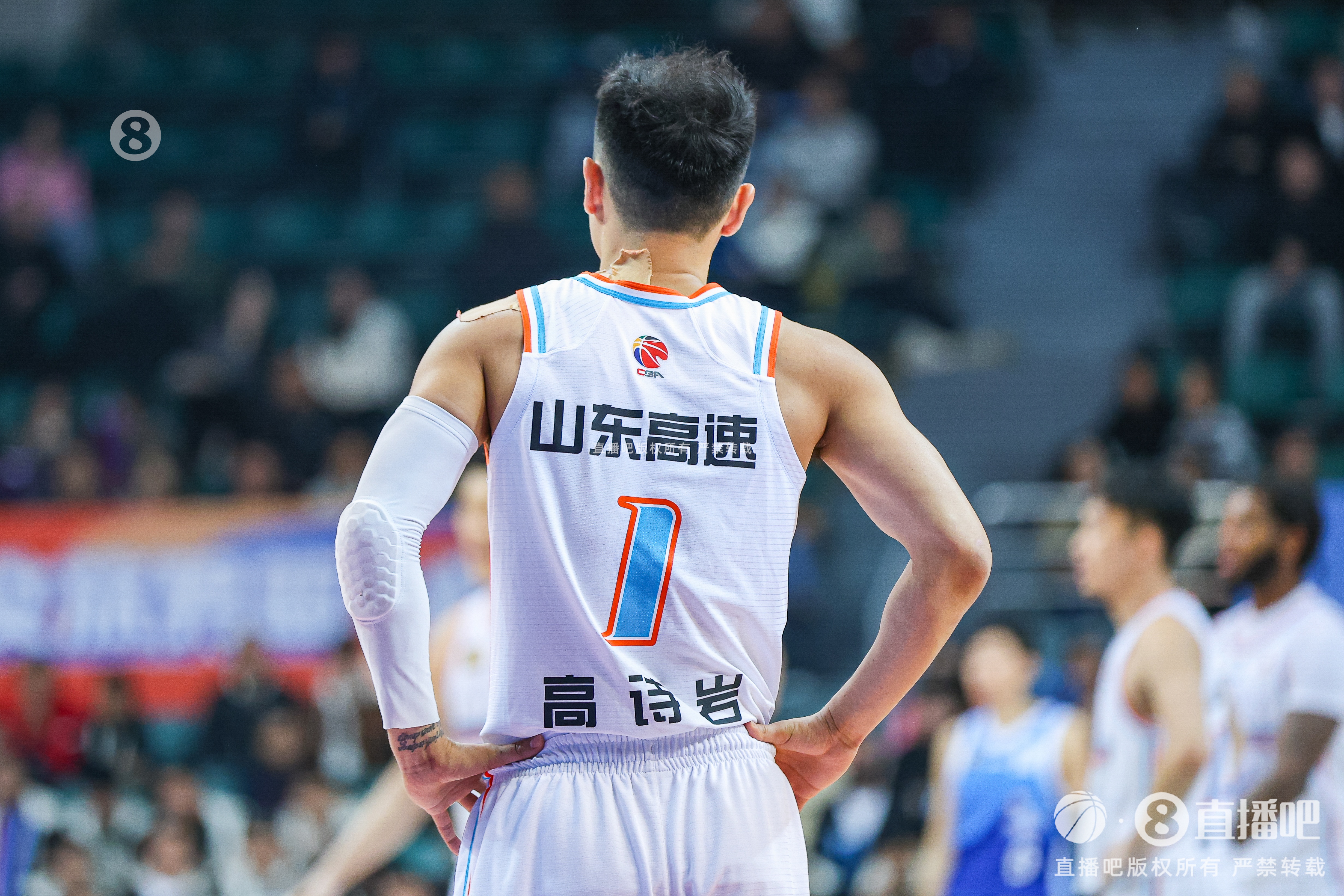  慢熱！首節(jié)山東落后四川1分 全隊(duì)首發(fā)5人單節(jié)合計(jì)僅拿到3分