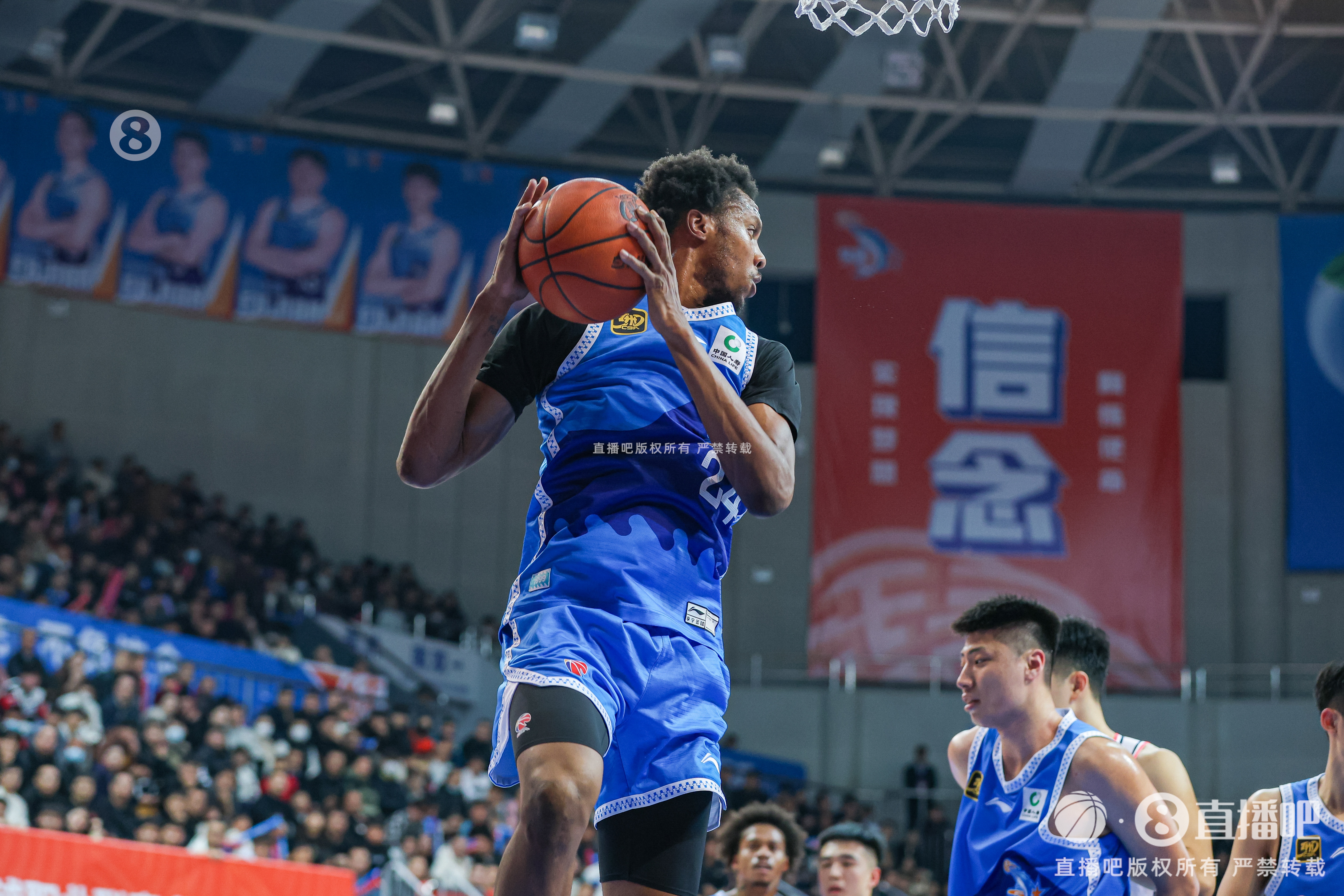  今天效率是真高！路易斯-金20中15&三分7中5怒砍41分8板4斷